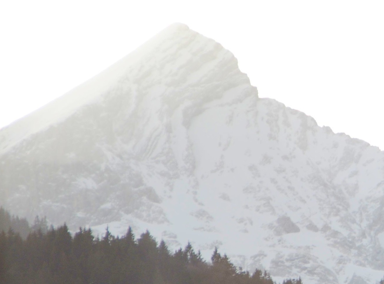 Die schneebedeckte Alpspitze